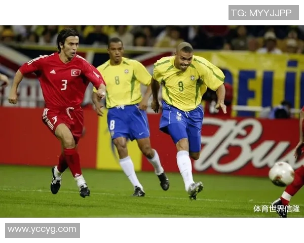 全球足坛风云变幻 世界顶级球星与赛事背后的故事与精彩瞬间