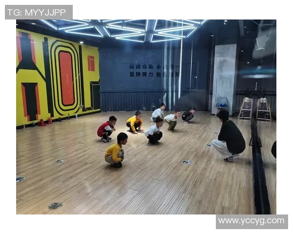 街舞之路:杭州街舞队成长历程的真实记录与感人故事 街舞之路:杭州街舞队成长历程的真实记录与感人故事