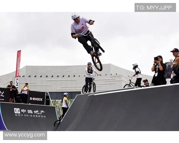 南京极限运动嘉年华滑板队速度表现精彩点评与赛事回顾