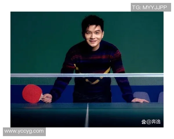 你知道哪位足球明星喜欢穿卫衣吗揭秘他的时尚选择与运动风格 你知道哪位足球明星喜欢穿卫衣吗揭秘他的时尚选择与运动风格